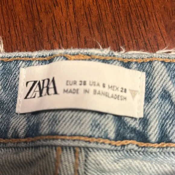 Zara High Waist Jeans size 8 with distressing light wash - Picture 6 of 12